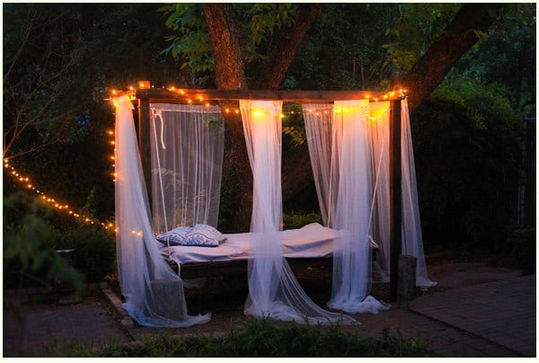 18 DIY Yard Ideas – Backyard projects you can do this weekend! If you’re looking for some ways to add a little fun, comfort and functionality to your backyard, check out these inspiring DIY yard ideas.