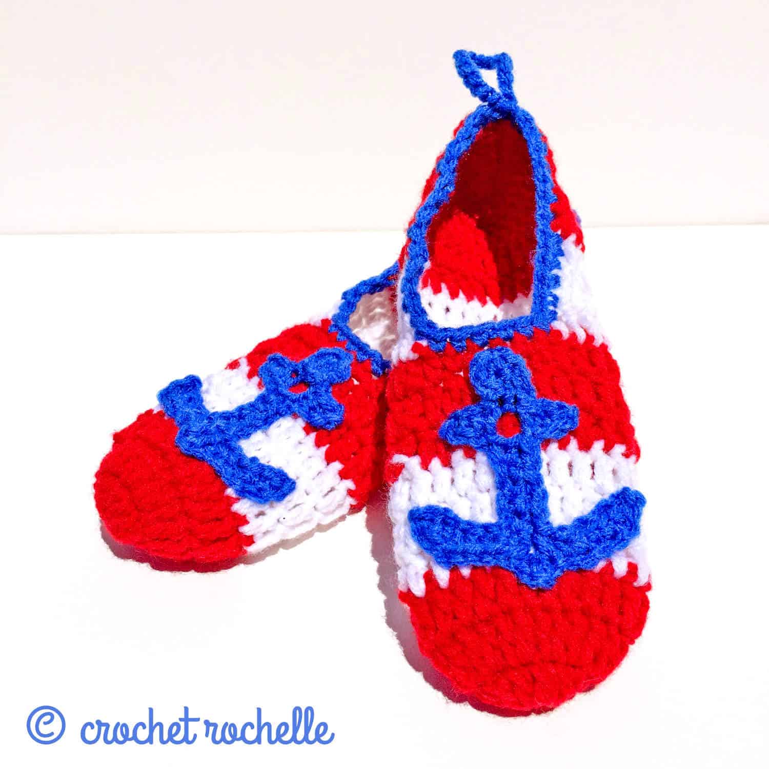 The comfort of handmade slippers can’t be beat. We’ve rounded up 20 of the most adorable, comfortable & cozy free crochet slipper patterns perfect for fall. Crochet a set of these slippers for every member of the family and put a few aside for guests, too!