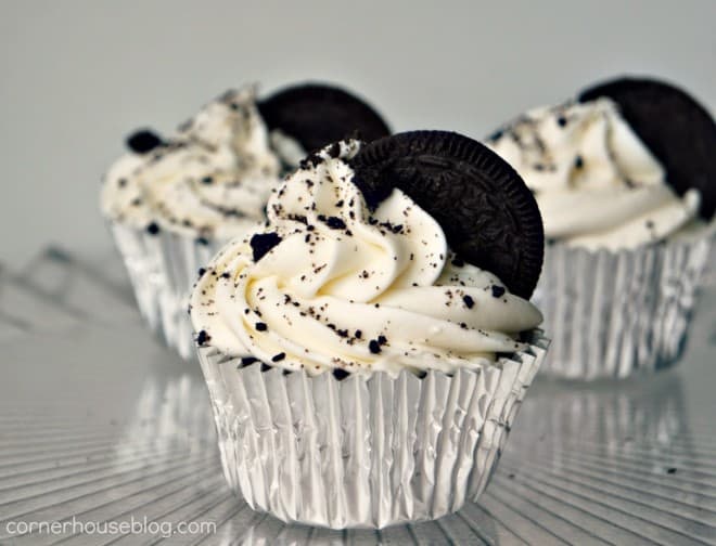 Oreo Cupcakes - Check out our list of 20 of the best easy desserts to feed a crowd. Be prepared for empty dishes and a round of applause when you bring one of these recipes to your next event.