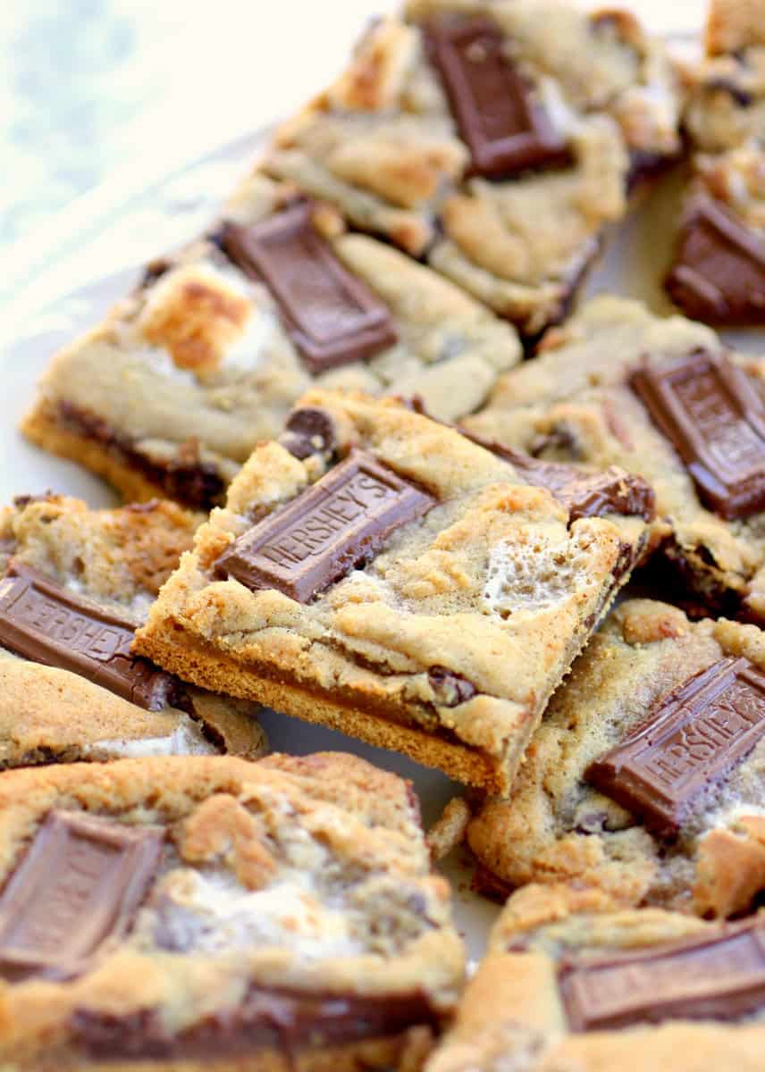 Smores cookies - Check out our list of 20 of the best easy desserts to feed a crowd. Be prepared for empty dishes and a round of applause when you bring one of these recipes to your next event.