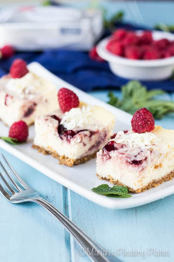 White Chocolate Raspberry Bars -Check out our list of 20 of the best easy desserts to feed a crowd. Be prepared for empty dishes and a round of applause when you bring one of these recipes to your next event.
