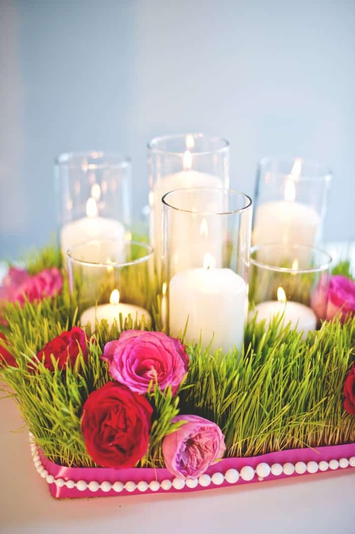 Believe it or not, you can create stunning centerpieces without spending much at all. We’ve found some beautiful DIY wedding centerpieces ideas that looking anything but cheap.