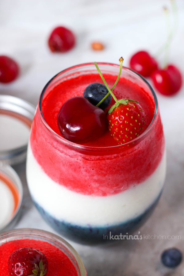 Frozen Triple Berry Smoothie - easy smoothie recipes
