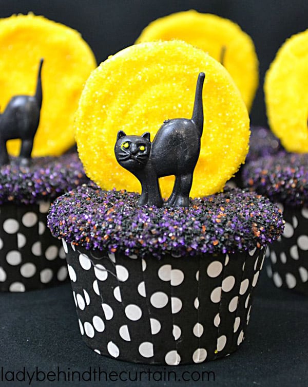 Black Cats and the Hollow Moon - cupcake decorating ideas