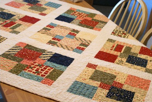 Christmas Table Topper - beginner quilt patterns