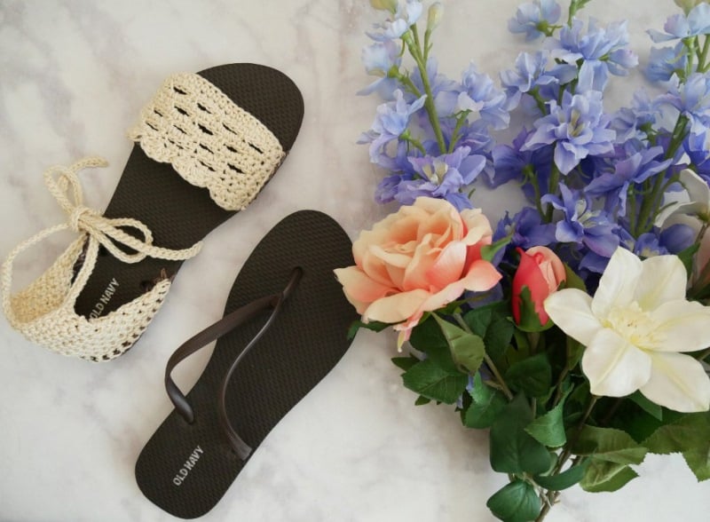 Crochet Sandals with Flip Flop Soles - These crochet sandals and barefoot sandals are the perfect summer crochet projects. These crochet patterns take just a little bit of yarn. #CrochetSandals #CrochetPatterns #CrochetSandalPatterns