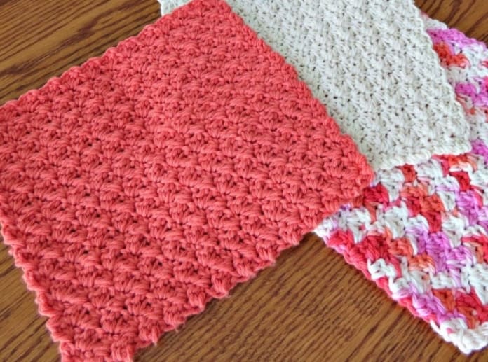 Beginner Dishcloth - These crochet dishcloth patterns are all free and are so different from each other. Test your creativity with one of these brilliant dishcloth patterns. #CrochetDishclothPatterns #CrochetPatterns #DishclothPatterns