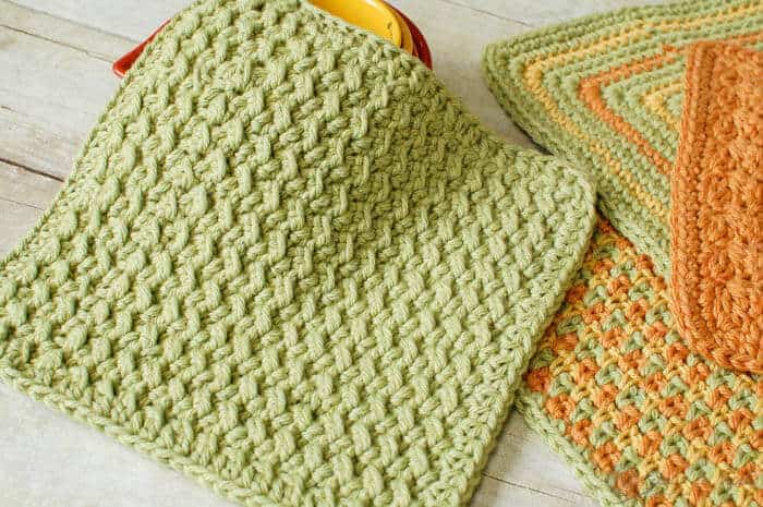 Crunchy Stitch Crochet Dishcloth - These crochet dishcloth patterns are all free and are so different from each other. Test your creativity with one of these brilliant dishcloth patterns. #CrochetDishclothPatterns #CrochetPatterns #DishclothPatterns