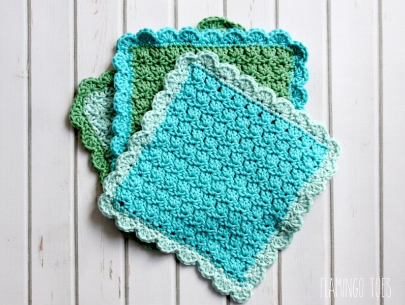 Easy Crochet Dishcloth - These crochet dishcloth patterns are all free and are so different from each other. Test your creativity with one of these brilliant dishcloth patterns. #CrochetDishclothPatterns #CrochetPatterns #DishclothPatterns