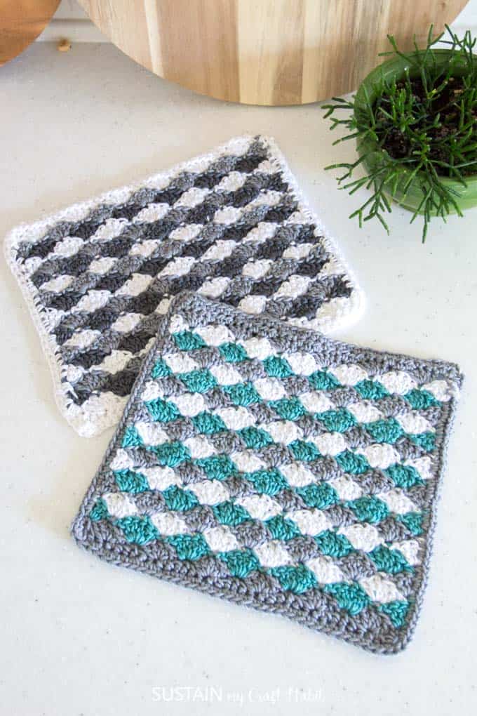 Simple Shells Crochet Dishcloth - These crochet dishcloth patterns are all free and are so different from each other. Test your creativity with one of these brilliant dishcloth patterns. #CrochetDishclothPatterns #CrochetPatterns #DishclothPatterns