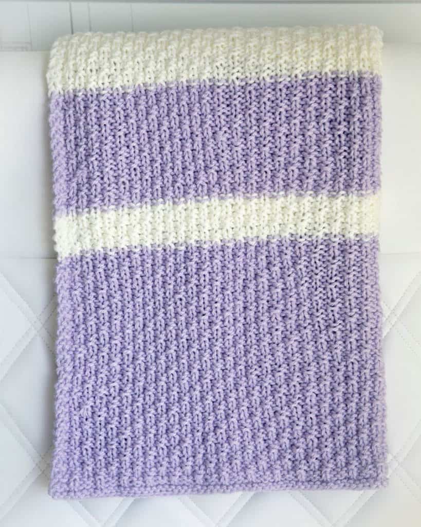 Easy Knit Baby Blanket - These knitting patterns for baby blankets are easy and adorable you might find yourself making more than just one! #knittingpatterns #babyblanketknittingpatterns #babyblankets