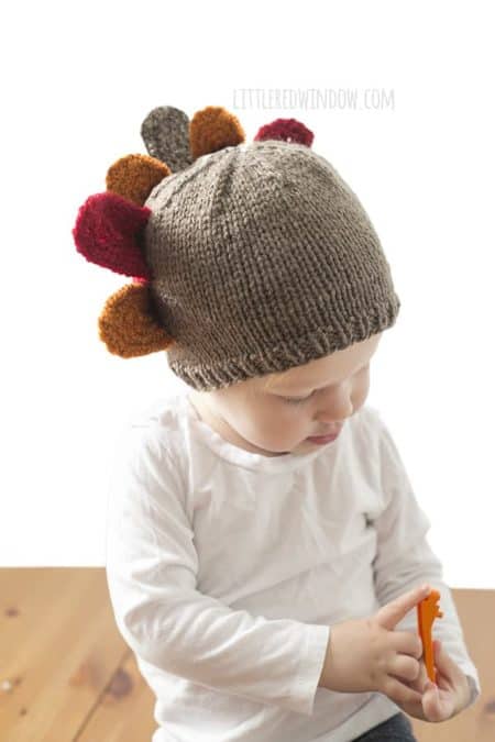 Thanksgiving Gobbler Knit Hat - We’ve got 16 quick and easy Thanksgiving knitting patterns for anything from hats, to centerpiece decorations. #knittingpatterns #thanksgivingknittingpatterns #freeknittingpatterns