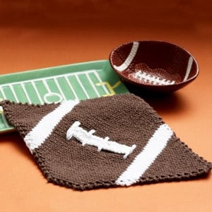 Thanksgiving Touchdown Dance Dishcloth - We’ve got 16 quick and easy Thanksgiving knitting patterns for anything from hats, to centerpiece decorations. #knittingpatterns #thanksgivingknittingpatterns #freeknittingpatterns