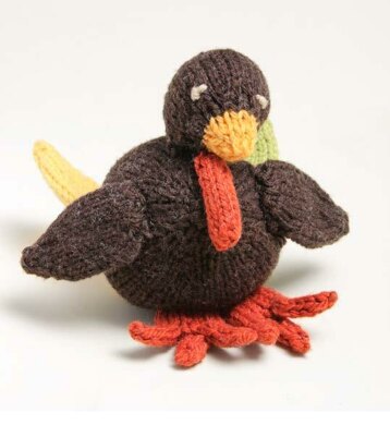 Tiny Turkey - We’ve got 16 quick and easy Thanksgiving knitting patterns for anything from hats, to centerpiece decorations. #knittingpatterns #thanksgivingknittingpatterns #freeknittingpatterns