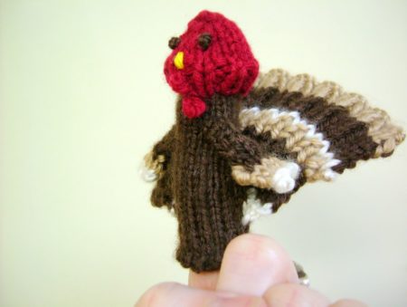 Turkey Finger Puppet - We’ve got 16 quick and easy Thanksgiving knitting patterns for anything from hats, to centerpiece decorations. #knittingpatterns #thanksgivingknittingpatterns #freeknittingpatterns