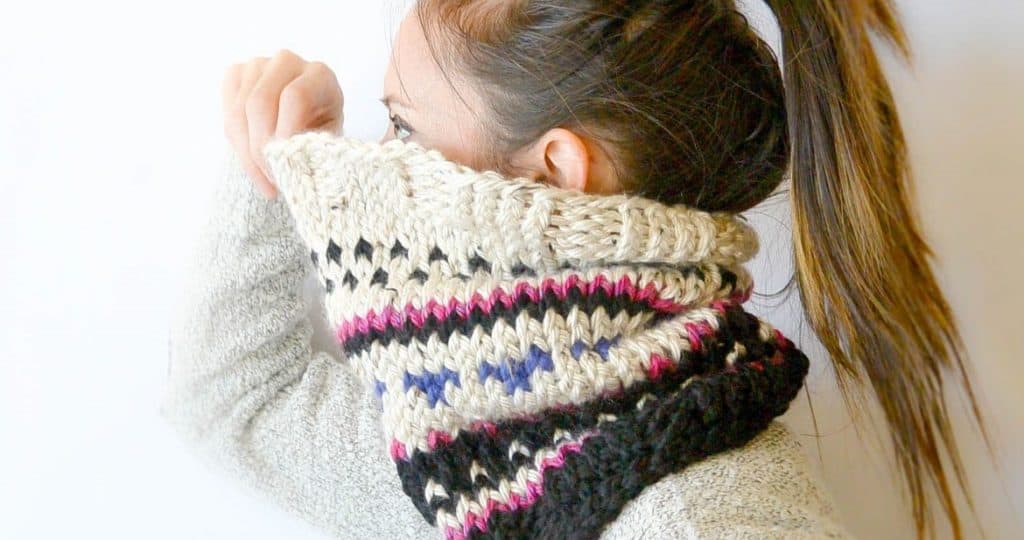 Alpine Heights Knit Fair Isle Cowl - Explore these 11 free Fair Isle holiday knit patterns that will turn your knit projects from ordinary to holiday ready!  #fairisleknit #holidayknits