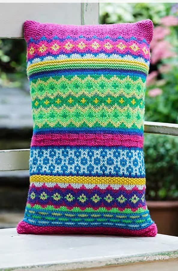 Fair Isle Cushion - Explore these 11 free Fair Isle holiday knit patterns that will turn your knit projects from ordinary to holiday ready!  #fairisleknit #holidayknits