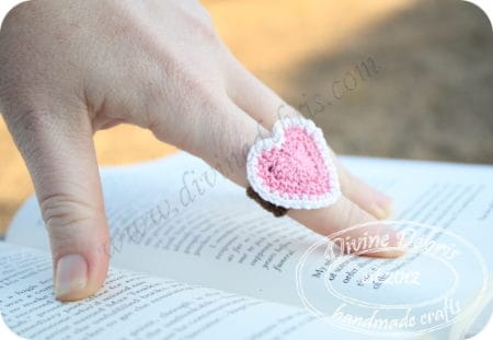 Crochet Heart Ring - Check out this list of ‘love’-ly easy crochet projects you can do for the ones you love. These range from easy trinkets, wreaths and blankets. #EasyCrochetProjects #CrochetPatterns #ValentineCrochetPatterns