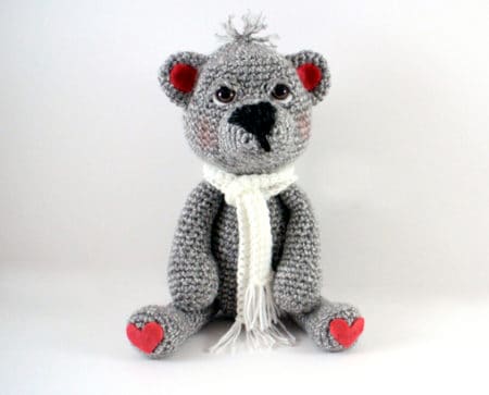 Geoffrey Bear - Check out this list of ‘love’-ly easy crochet projects you can do for the ones you love. These range from easy trinkets, wreaths and blankets. #EasyCrochetProjects #CrochetPatterns #ValentineCrochetPatterns