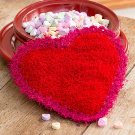 Valentine Scrubby - Check out this list of ‘love’-ly easy crochet projects you can do for the ones you love. These range from easy trinkets, wreaths and blankets. #EasyCrochetProjects #CrochetPatterns #ValentineCrochetPatterns