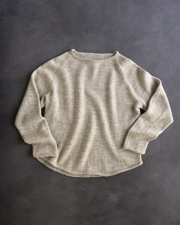 Lightweight Raglan Pullover - Keep yourself warm and comfy this season by knitting one of these knitted sweater patterns. You can choose from the basic pullover to a more daring design. #knittedsweaterpatterns #knittingpatterns #knitsweaterpatterns