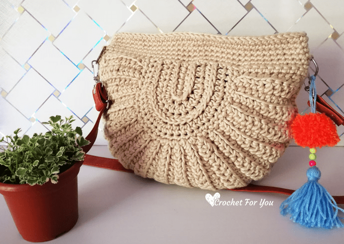Crochet Seashell Bag next to a plant