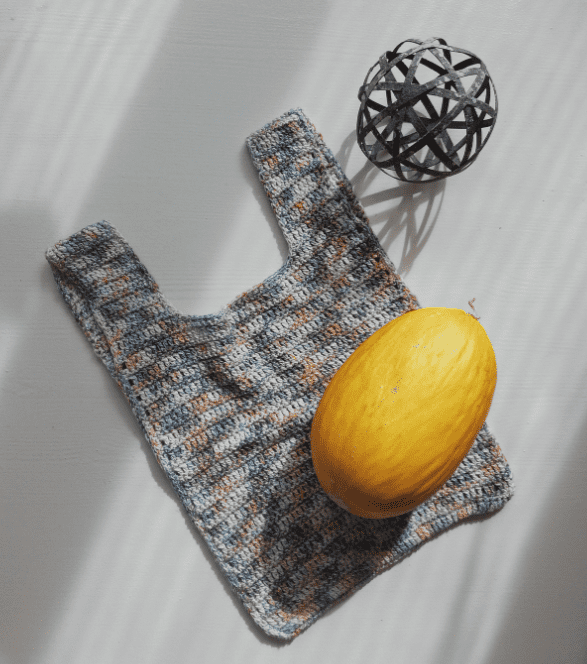 A fruit on top of the Lipari Crochet market Bag